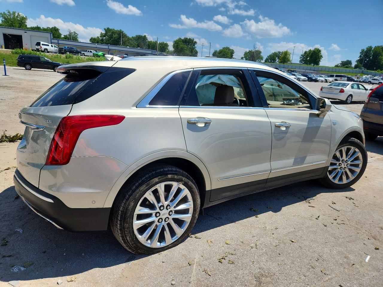 2017 Cadillac Xt5 - Image 3