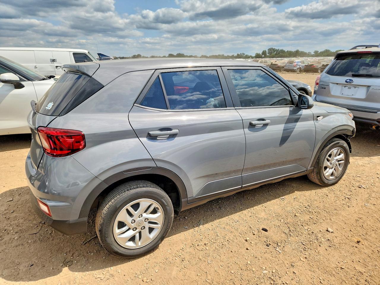 2022 Hyundai Venue Se - Image 3