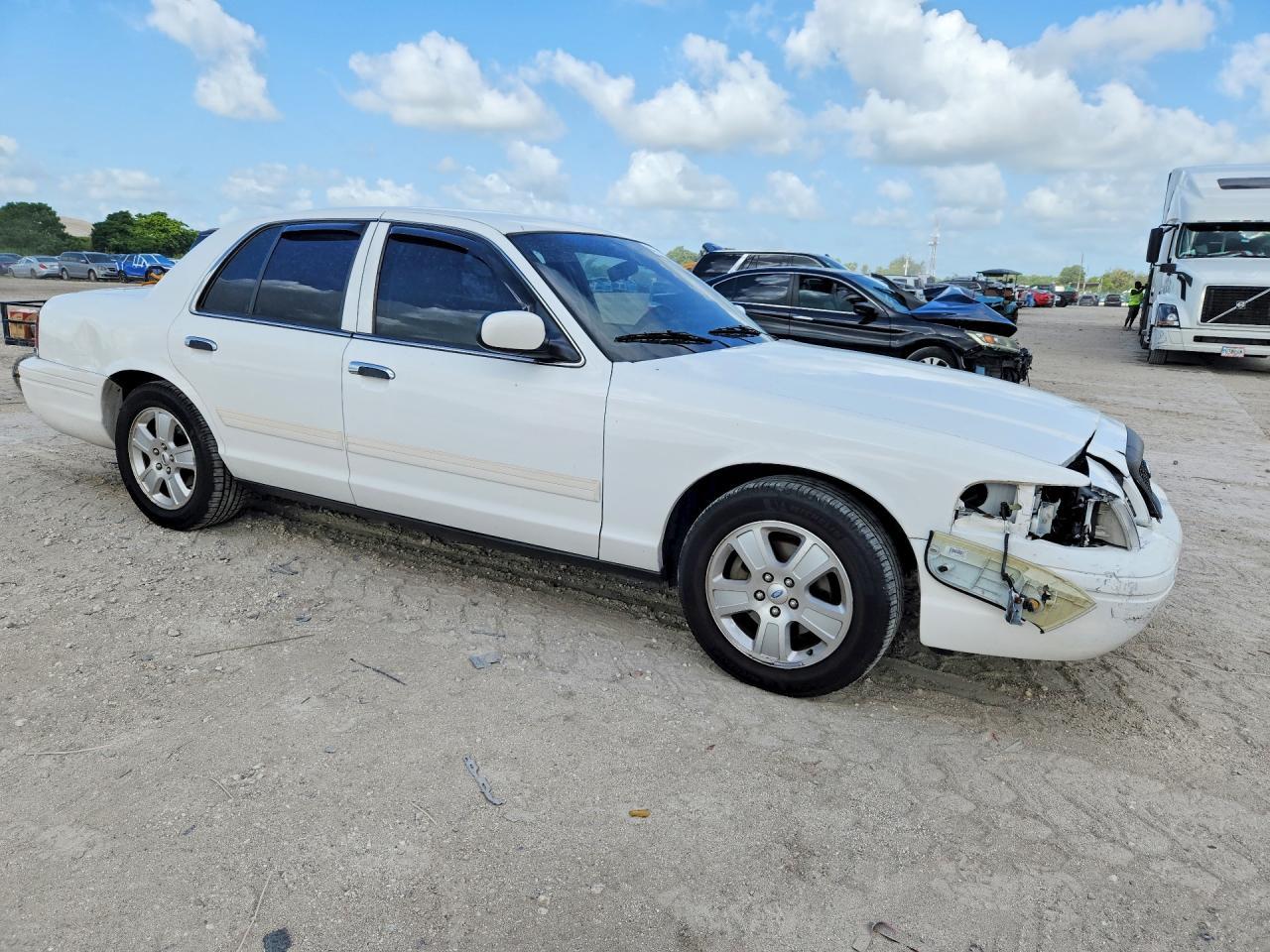 2011 Ford Crown Victoria Lx - Фото 4