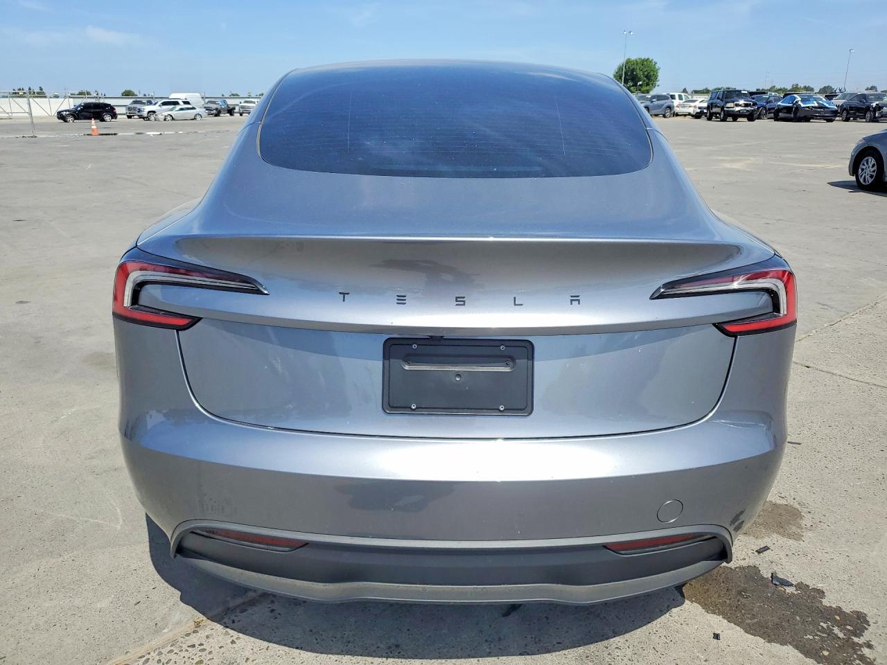 2026 Tesla Model 3 - Фото 6