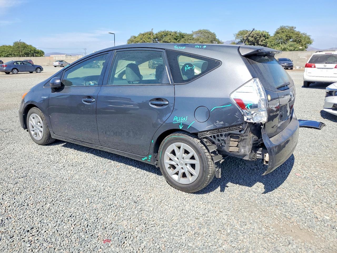 2013 Toyota Prius V Three - Фото 2