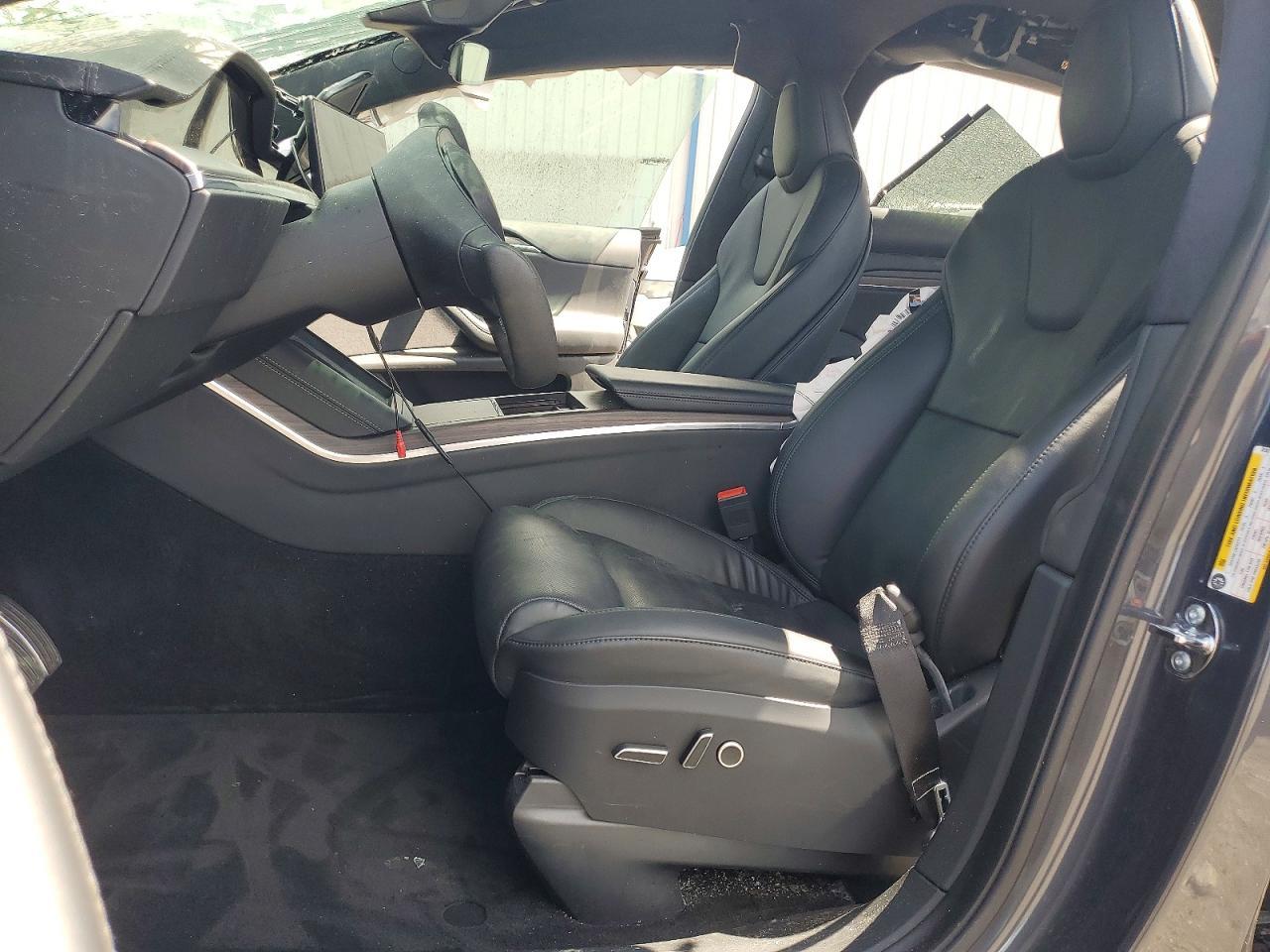 2022 Tesla Model X - Image 7