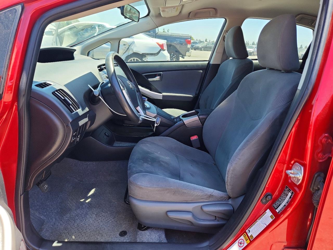 2012 Toyota Prius Two - Фото 7