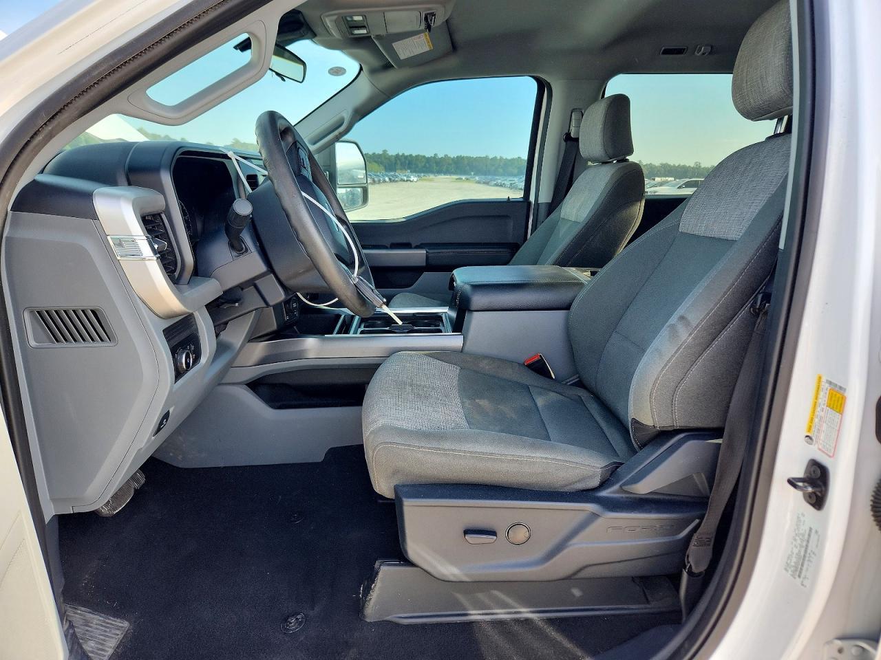 2025 Ford F250 Super Duty - Image 7