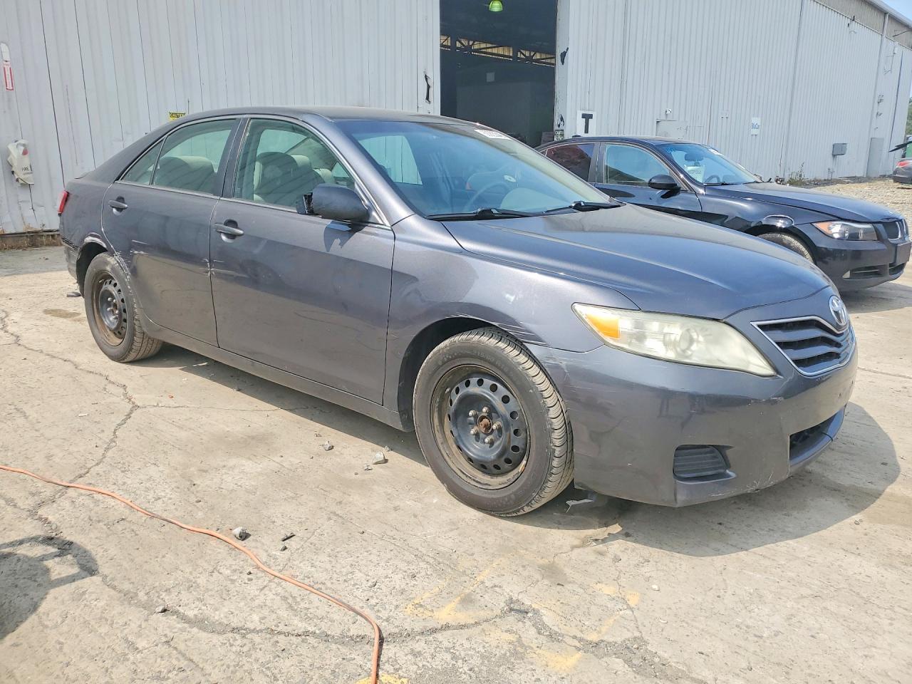 2011 Toyota Camry Le - Фото 4