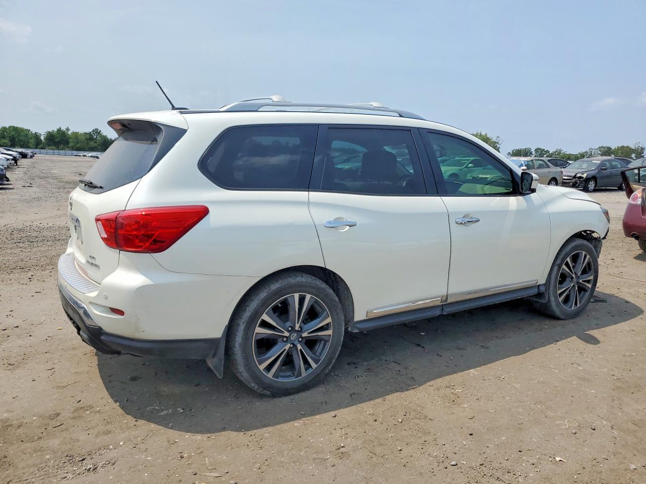 2017 Nissan Pathfinder Platinum - Фото 3
