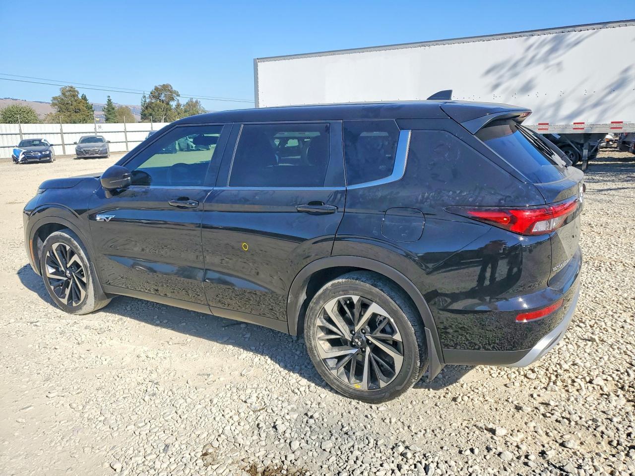 2023 Mitsubishi Outlander Se - Image 2