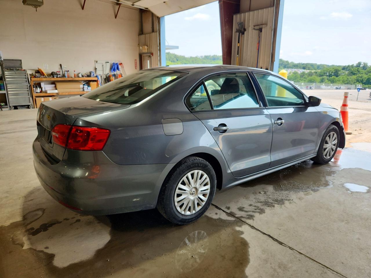 2012 Volkswagen Jetta Base/S - Фото 3