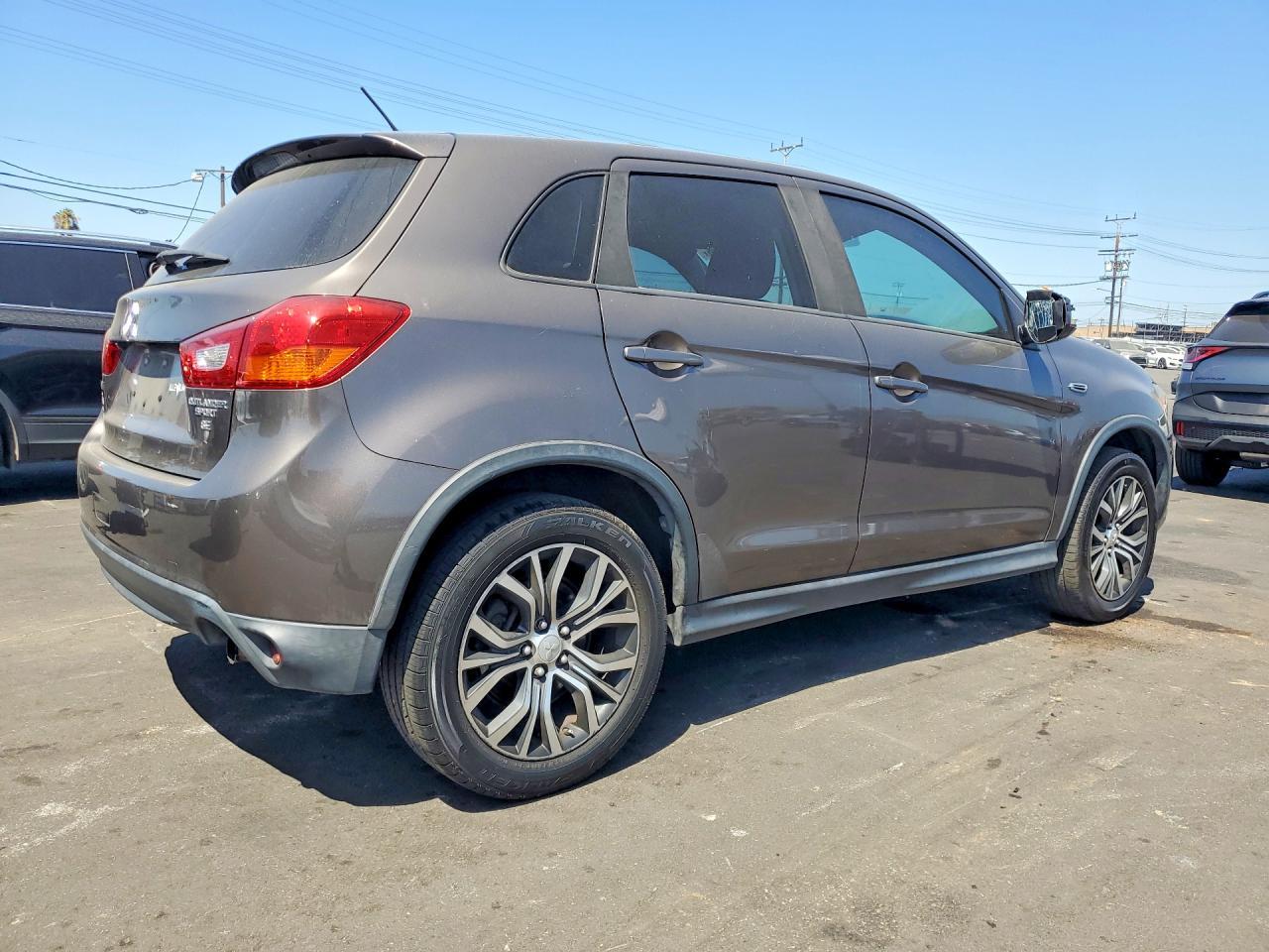 2016 Mitsubishi Outlander Sport Es - Фото 3
