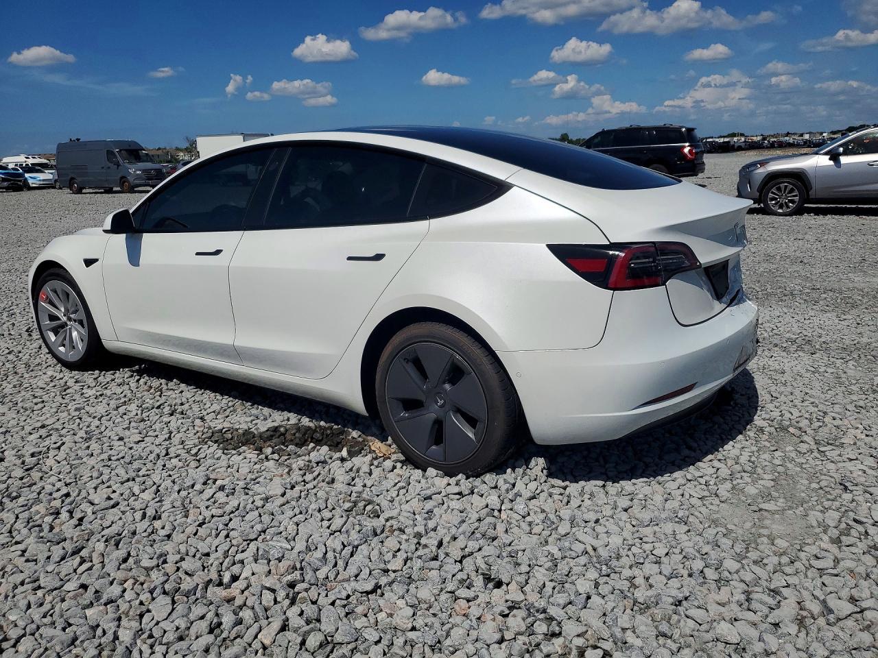 2022 Tesla Model 3 - Image 2