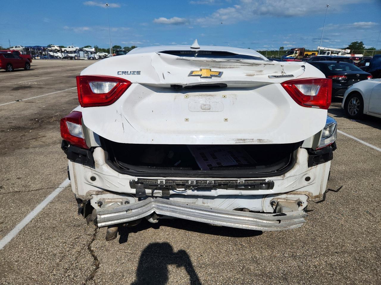 2017 Chevrolet Cruze Premier - Image 6
