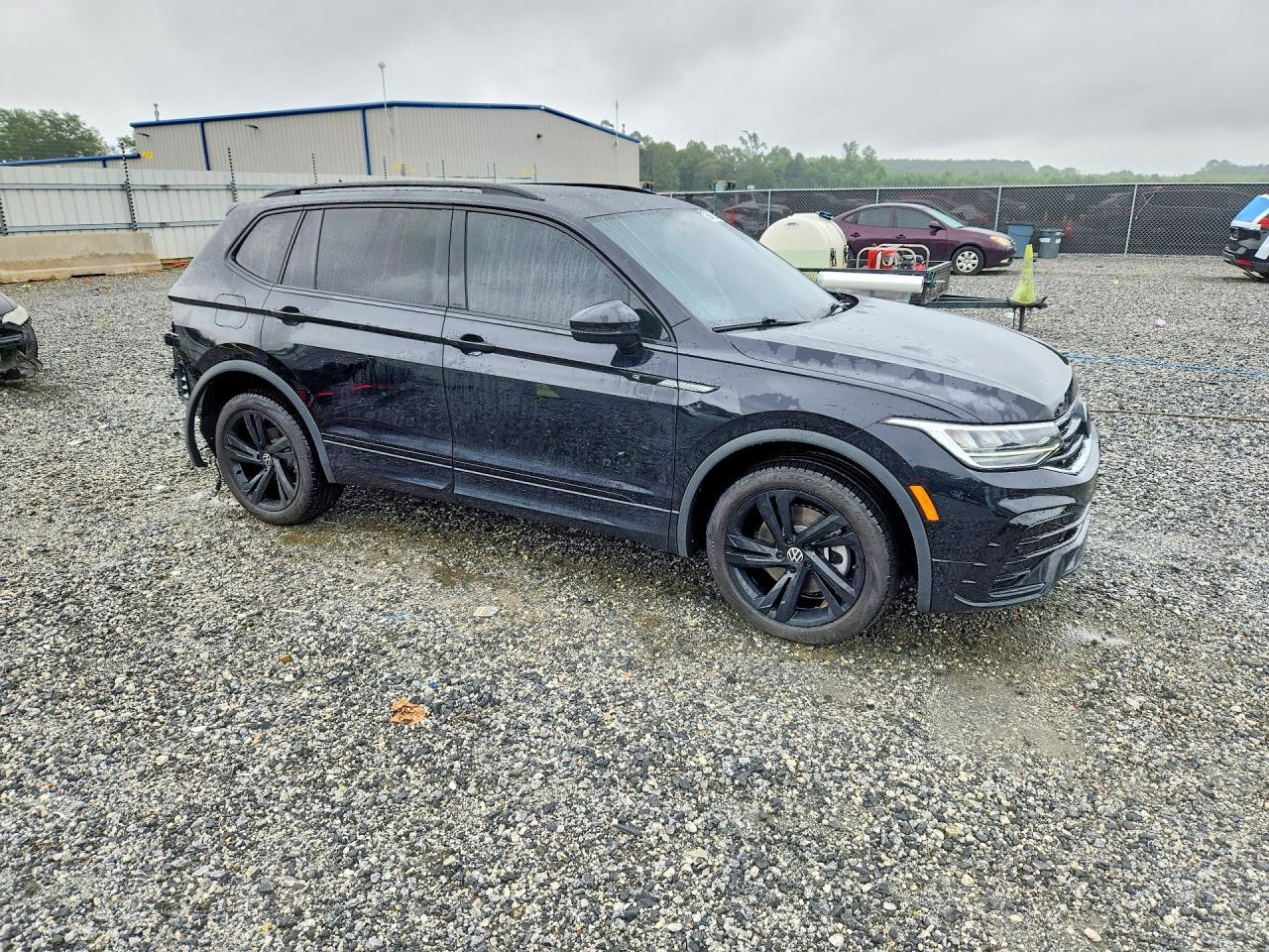 2024 Volkswagen Tiguan Se R-Line Black - Image 4