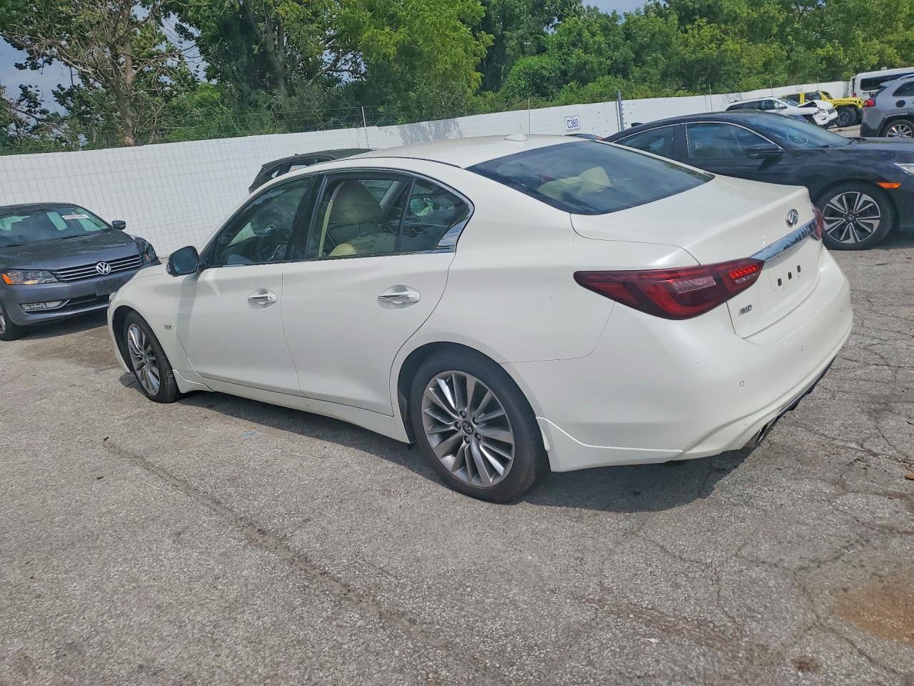 2019 Infiniti Q50 3.0T Luxe - Фото 2