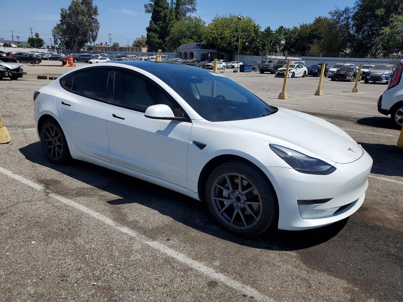 2023 Tesla Model 3 - Фото 4
