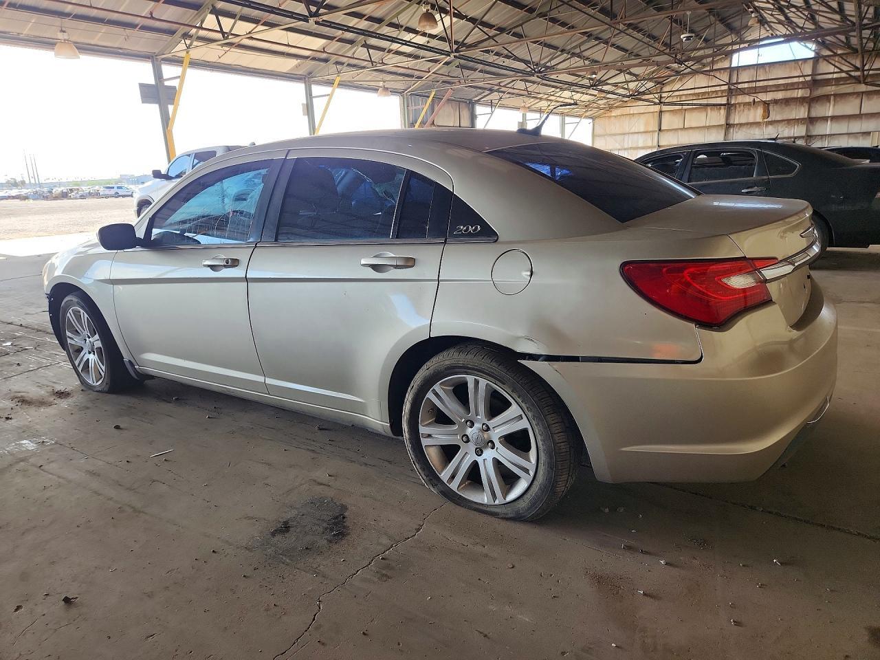 2013 Chrysler 200 Lx - Фото 2