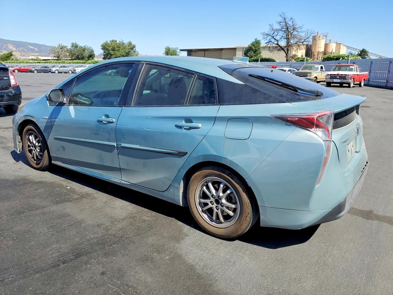2017 Toyota Prius Two - Фото 2