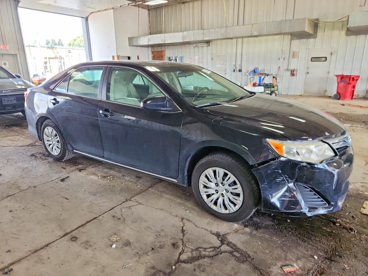 2012 Toyota Camry Le - Фото 4