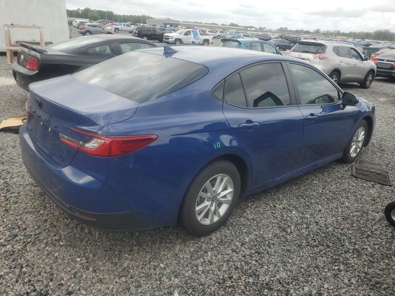 2025 Toyota Camry Le - Фото 3