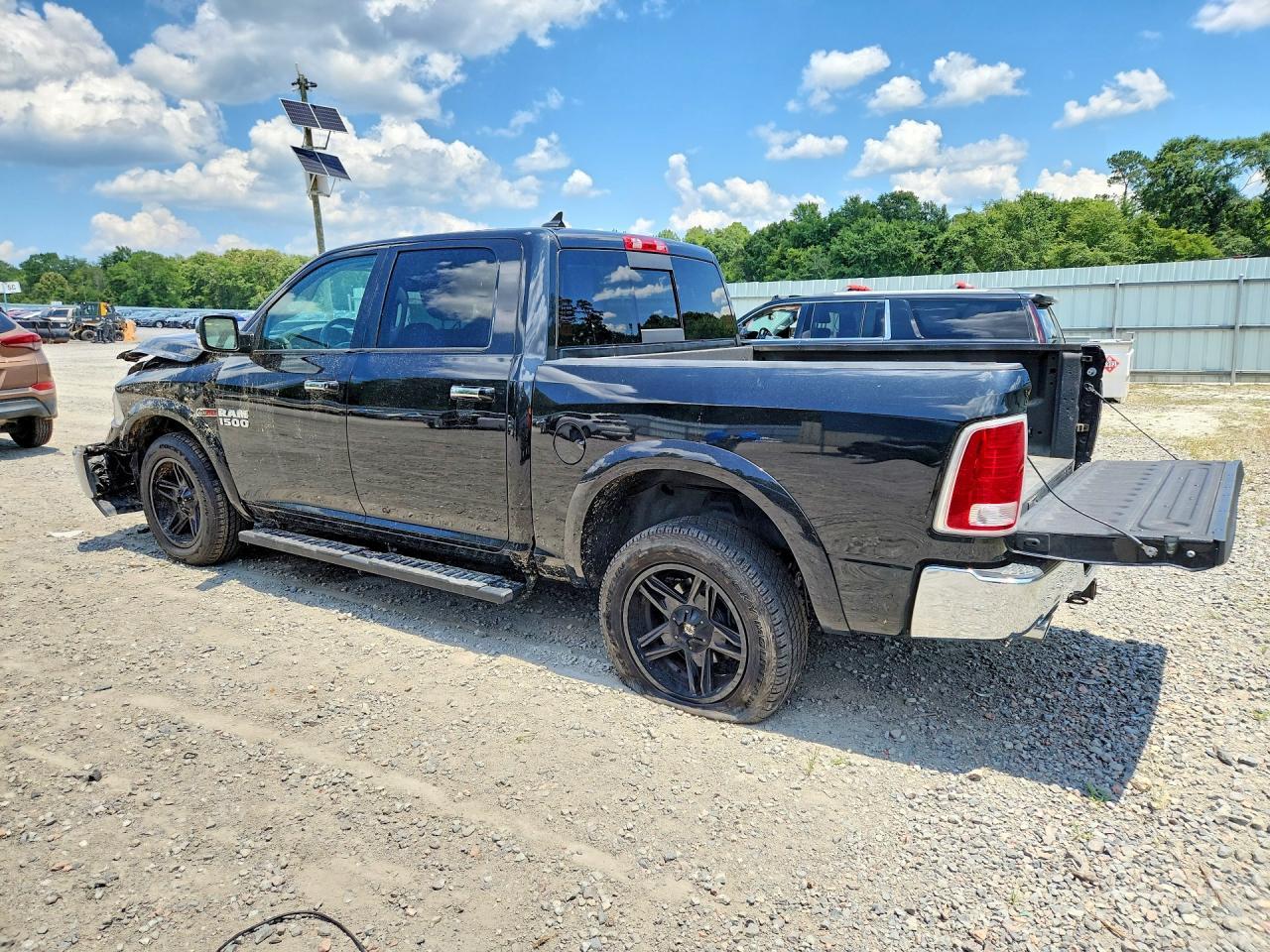 2016 Ram 1500 Laramie - Фото 2