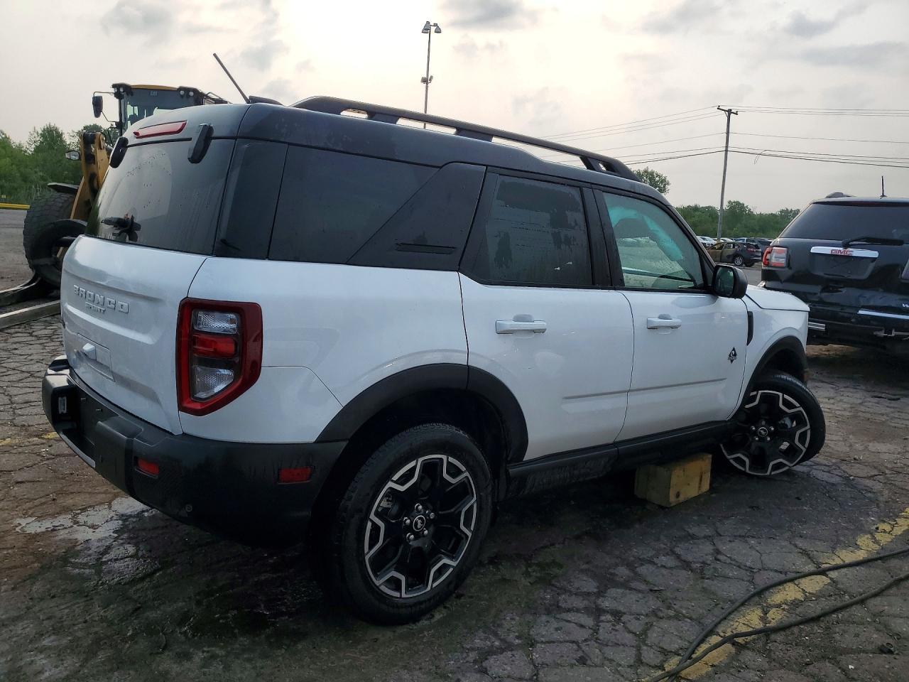 2025 Ford Bronco Sport Outer Banks - Image 3