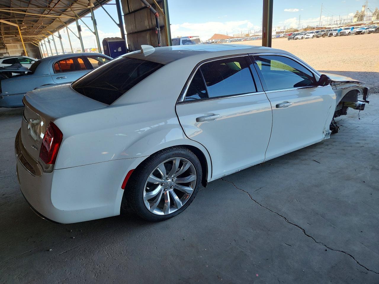2020 Chrysler 300 Touring - Фото 3