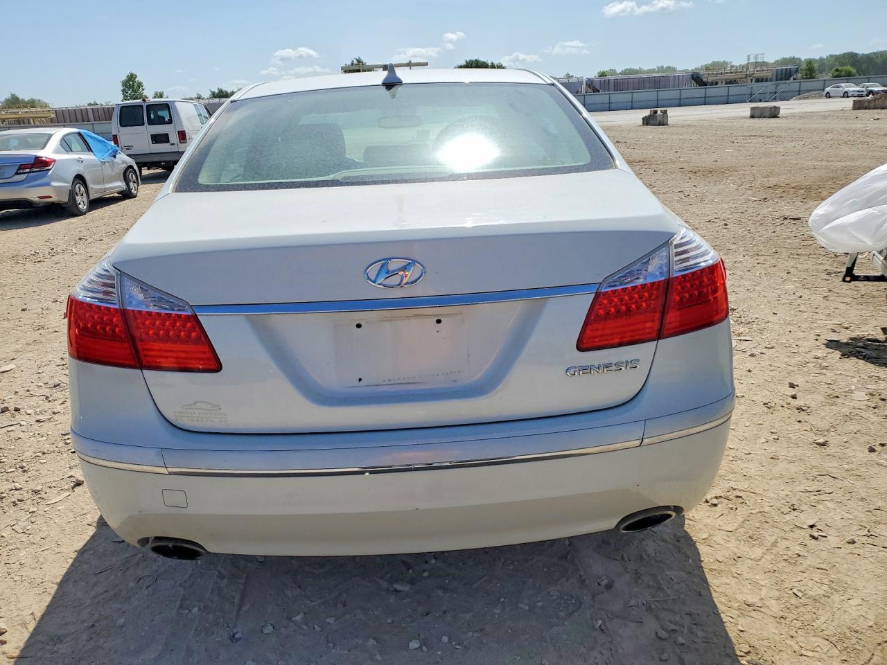 2011 Hyundai Genesis 3.8L - Image 6