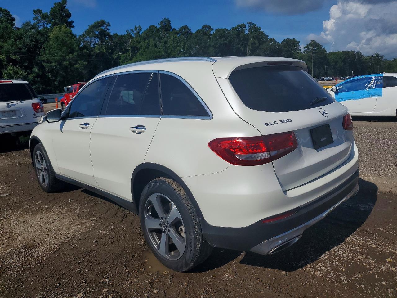 2017 Mercedes-Benz Glc 300 - Image 2
