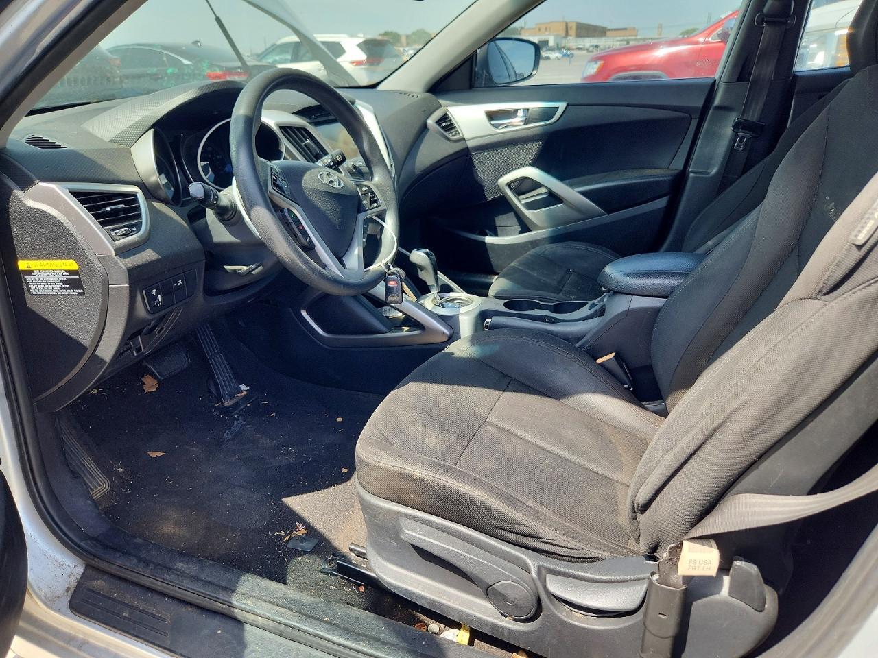 2015 Hyundai Veloster Base - Фото 7