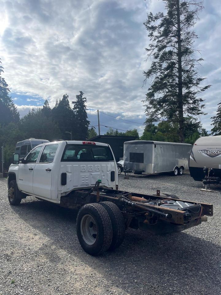 2015 GMC Sierra K3500 - Image 3