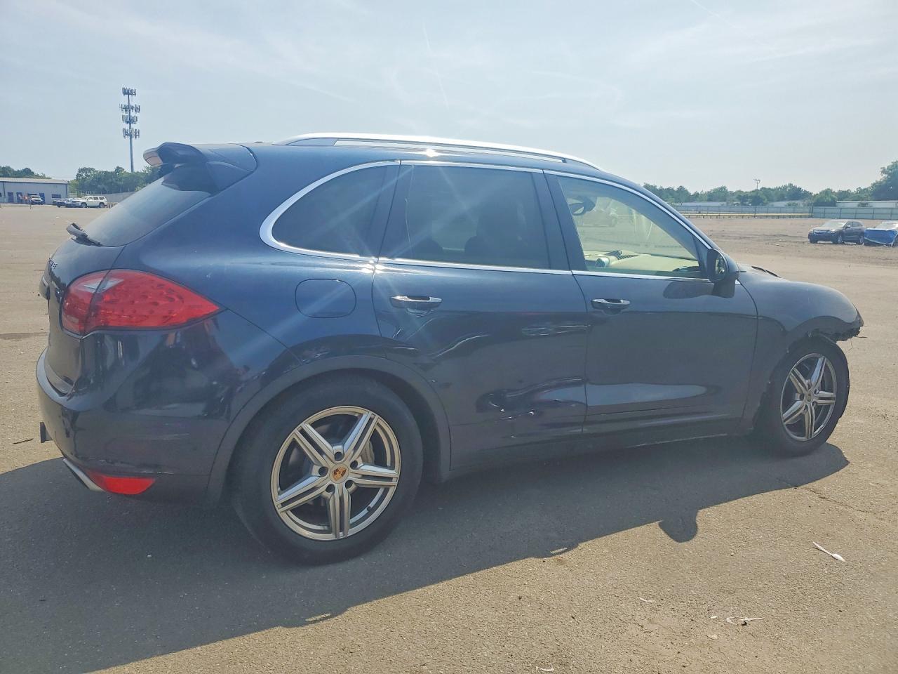 2013 Porsche Cayenne S - Image 3