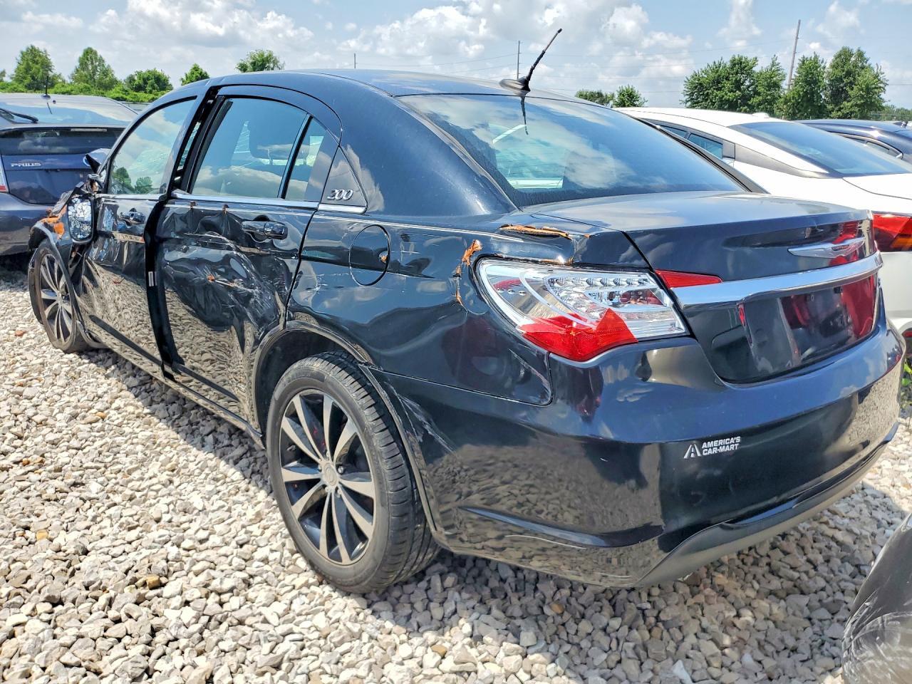2014 Chrysler 200 Touring - Image 2
