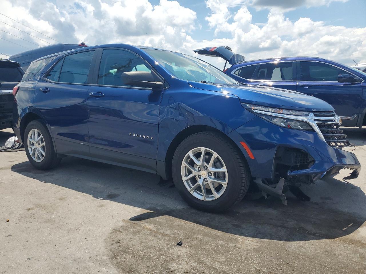 2022 Chevrolet Equinox Ls - Фото 4