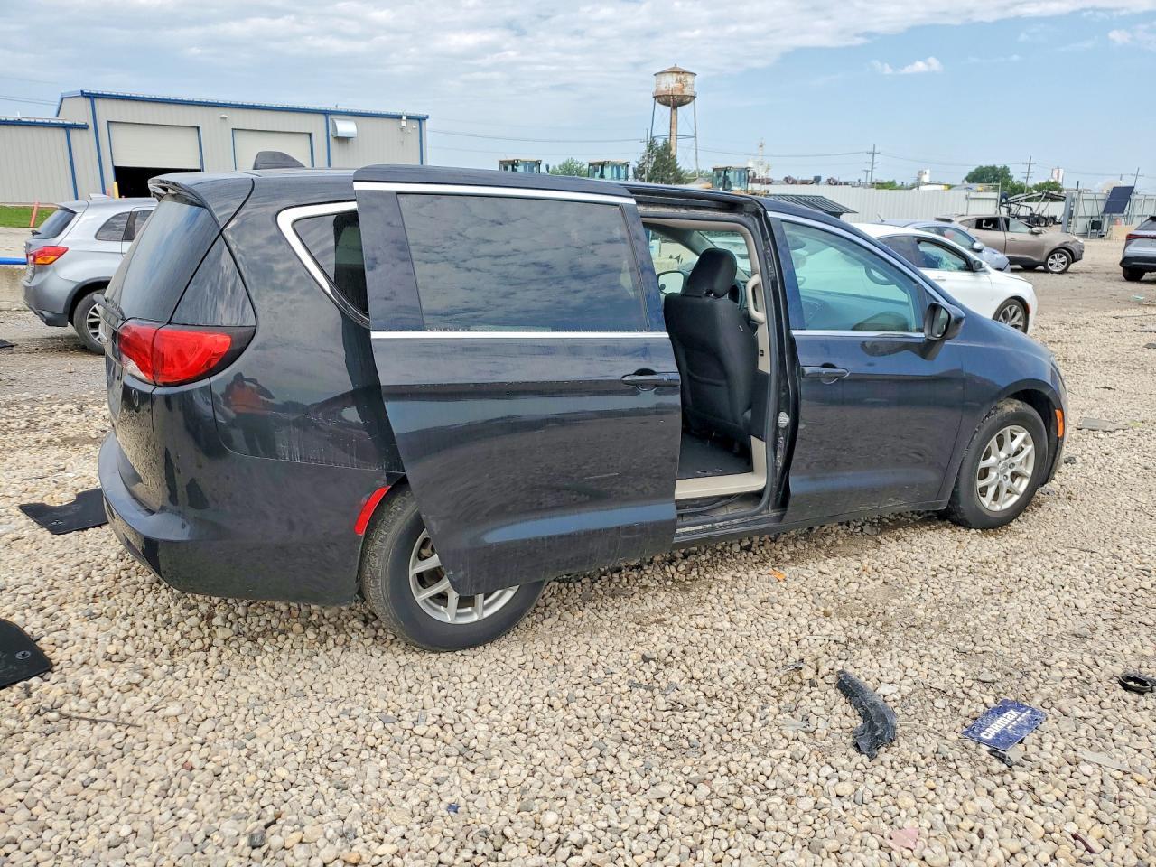 2017 Chrysler Pacifica Touring - Фото 3
