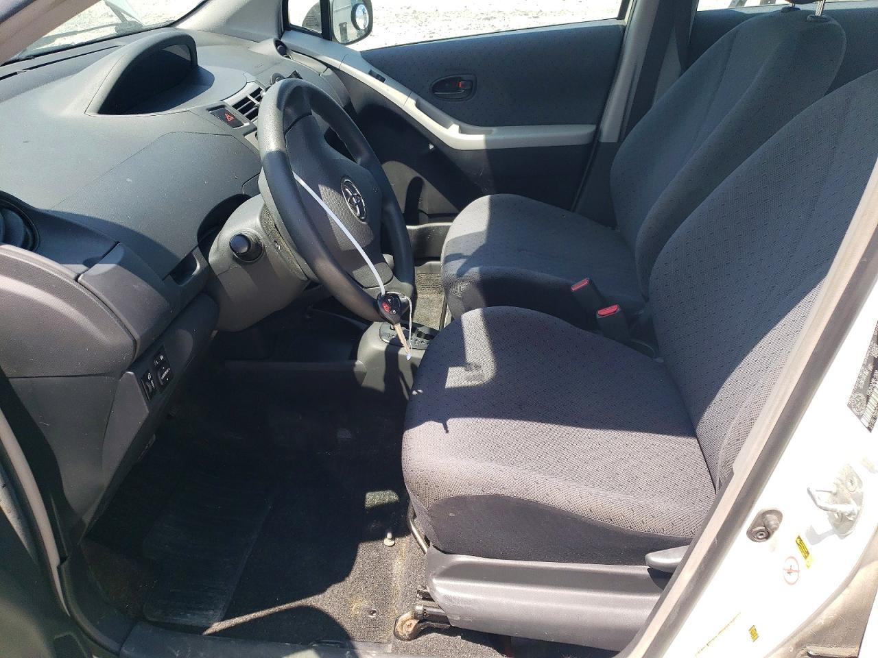 2010 Toyota Yaris Base - Фото 7