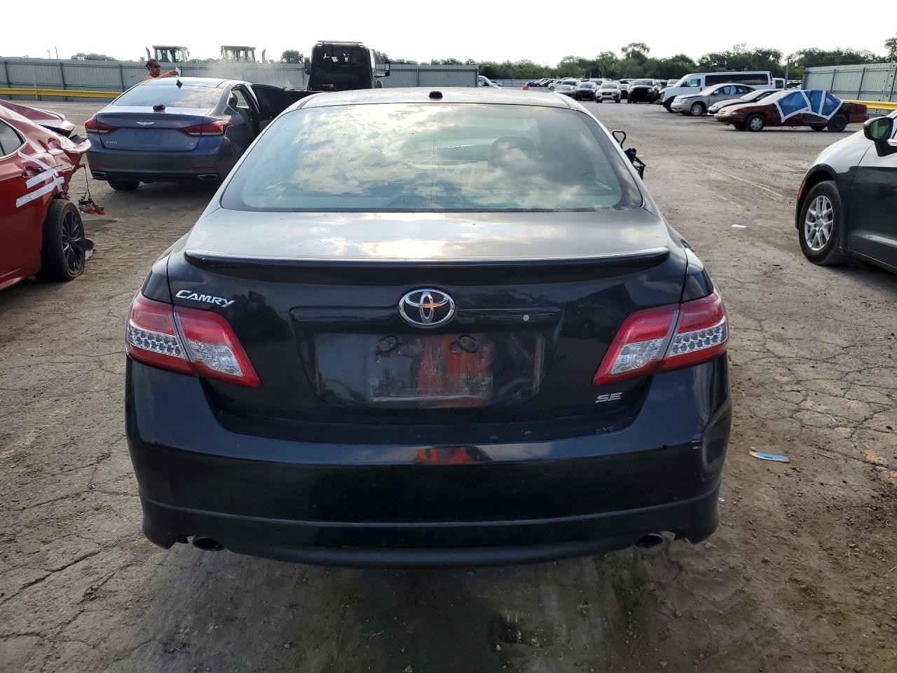 2011 Toyota Camry Se V6 - Image 6