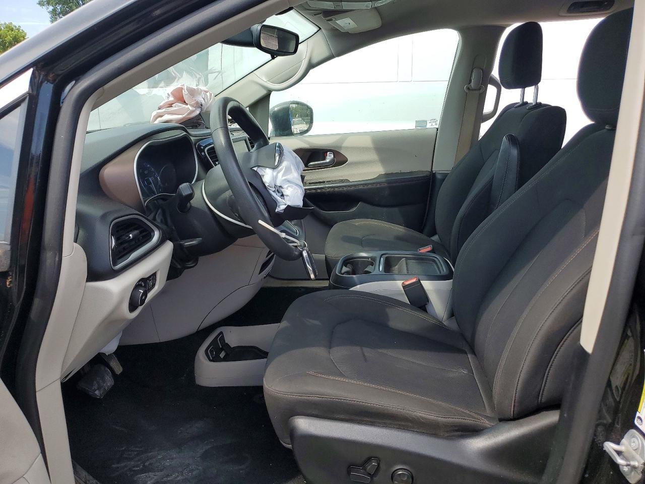 2018 Chrysler Pacifica Touring Plus - Фото 7