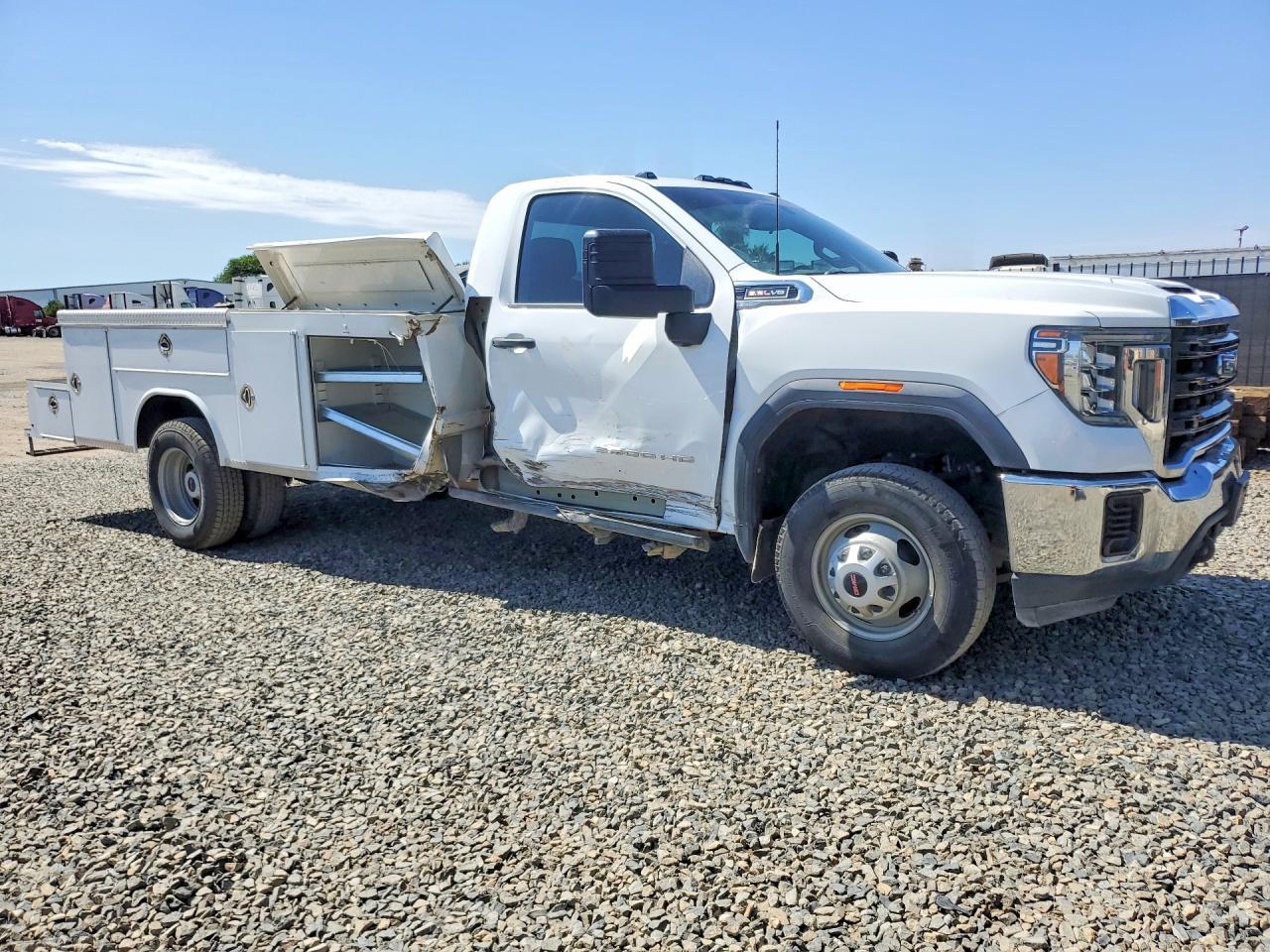 2020 GMC Sierra C3500 - Image 4