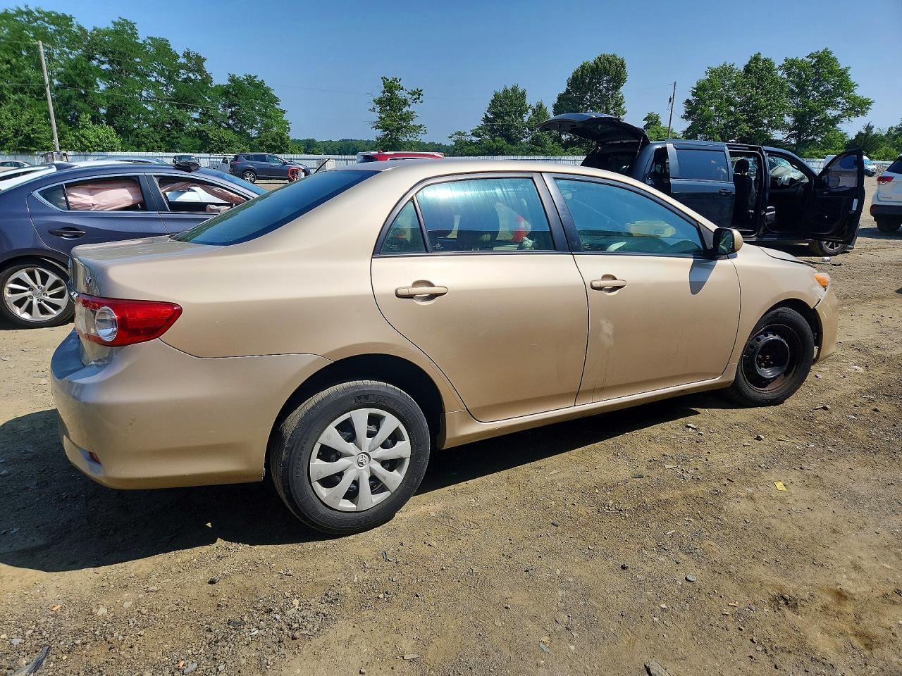 2011 Toyota Corolla Le - Image 3