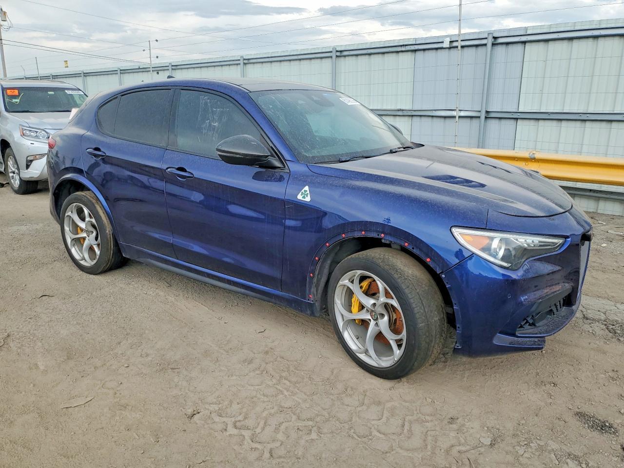 2018 Alfa Romeo Stelvio Quadrifoglio - Image 4