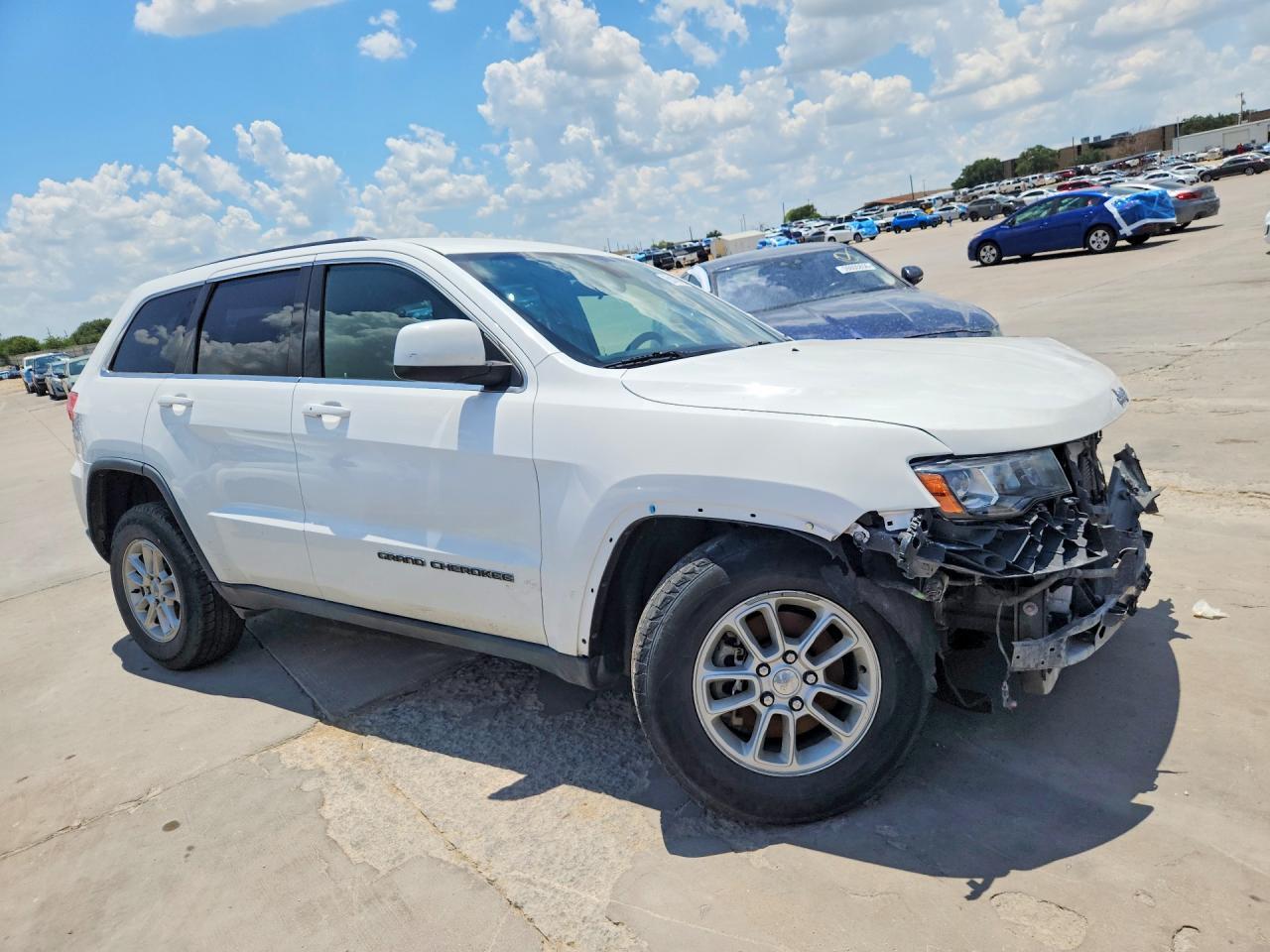 2018 Jeep Grand Cherokee Laredo - Image 4