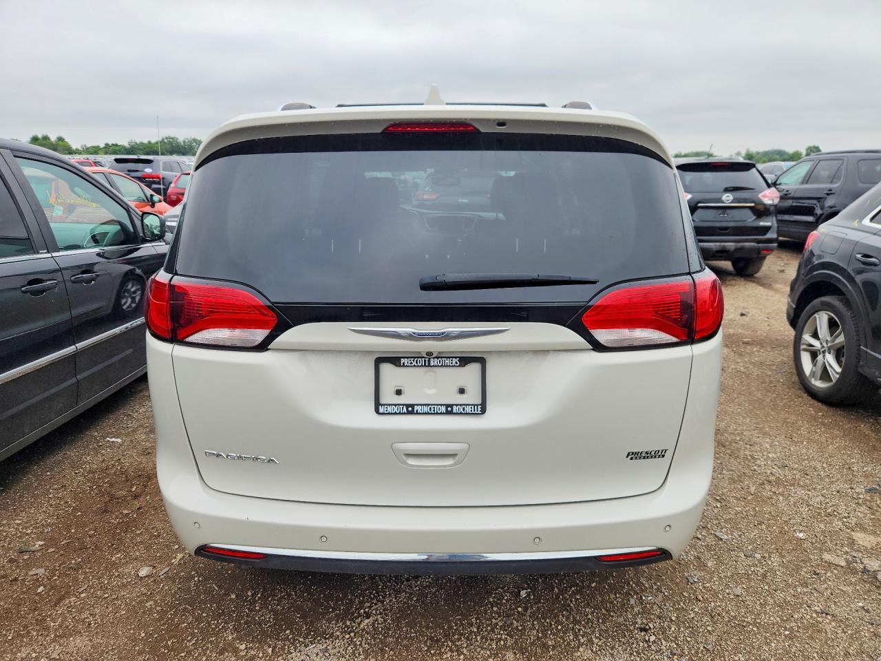 2017 Chrysler Pacifica Touring L Plus - Фото 6
