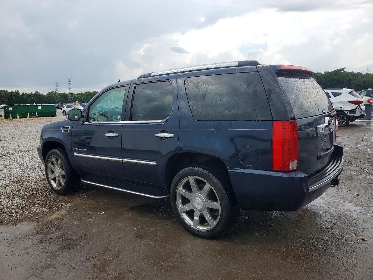 2008 Cadillac Escalade Luxury - Image 2