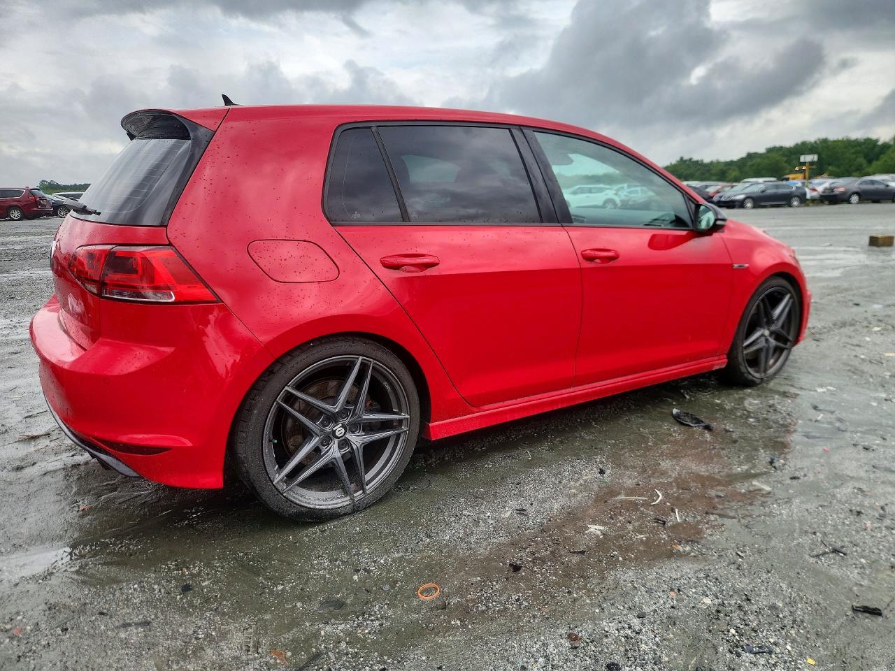 2016 Volkswagen Golf R - Image 3
