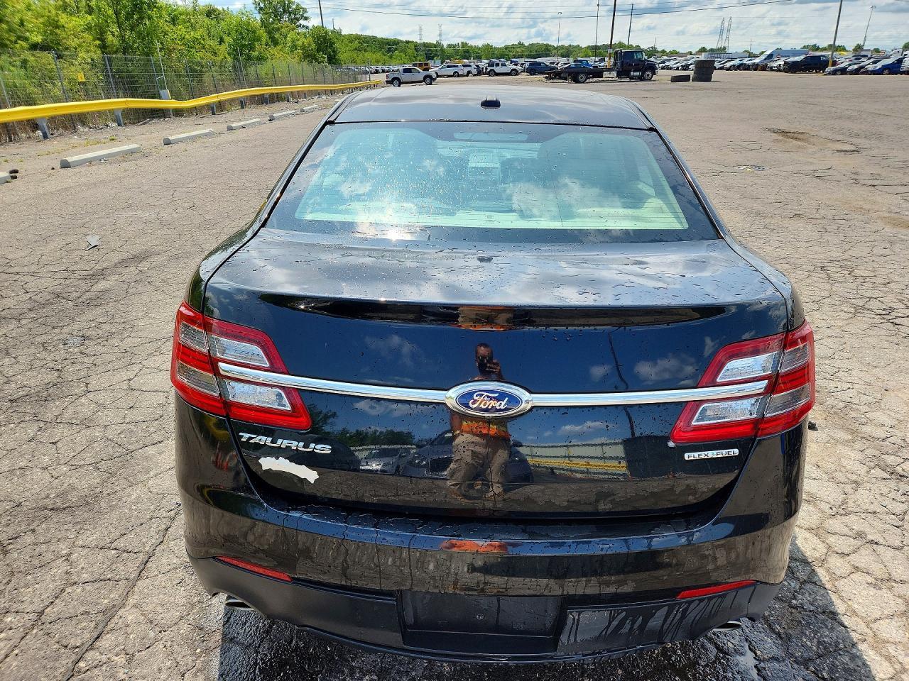 2016 Ford Taurus Se - Фото 6