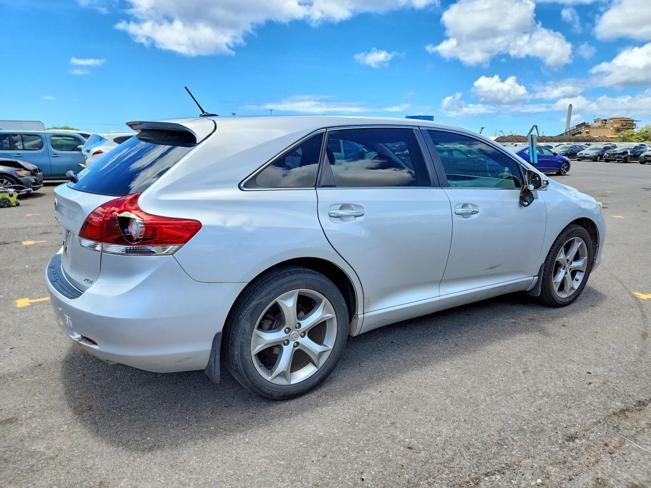 2013 Toyota Venza Le - Image 3