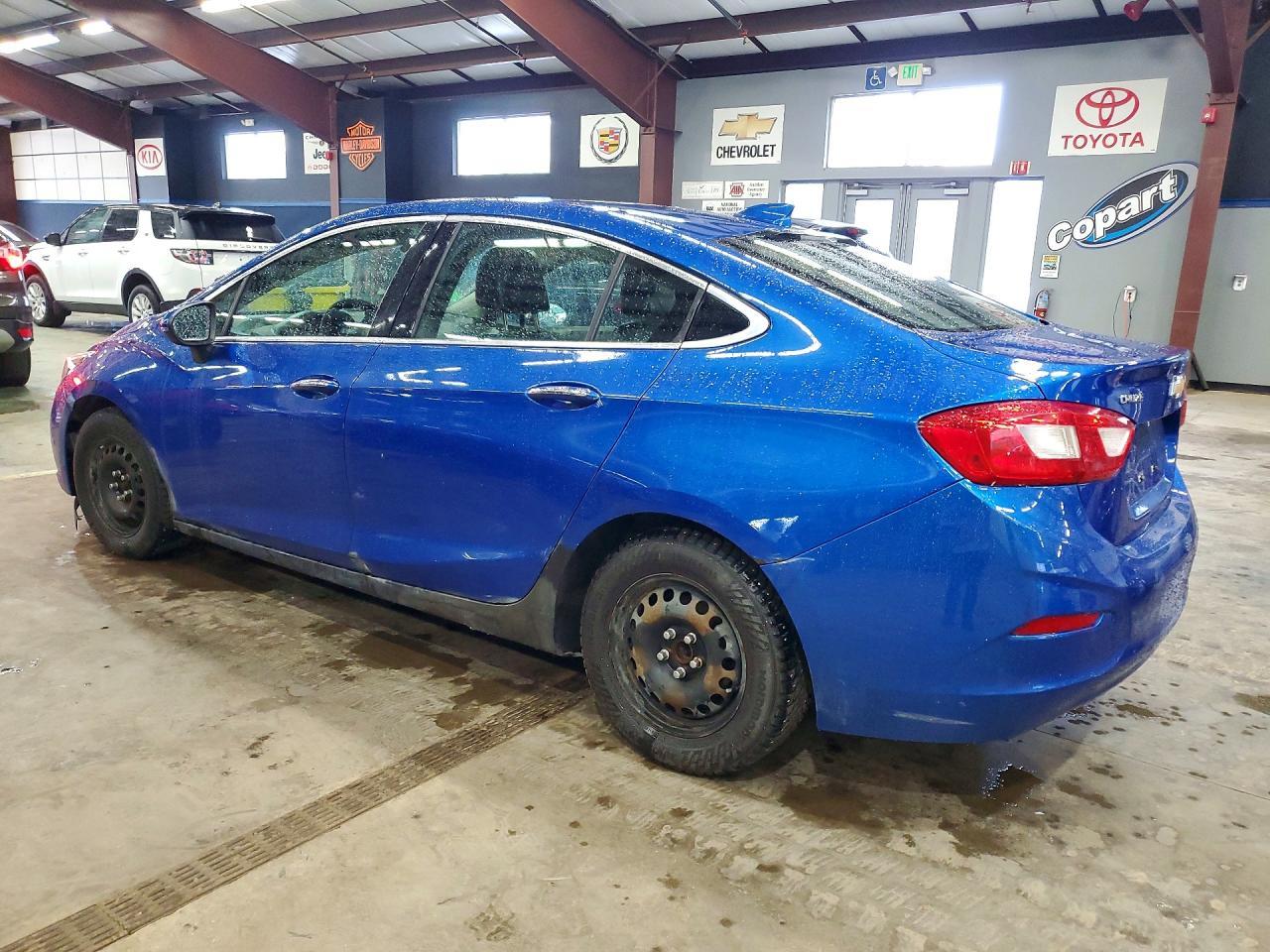 2017 Chevrolet Cruze Premier - Фото 2