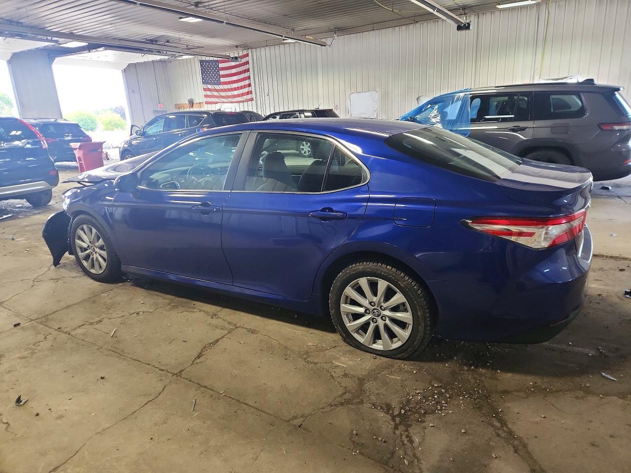 2018 Toyota Camry Le - Фото 2