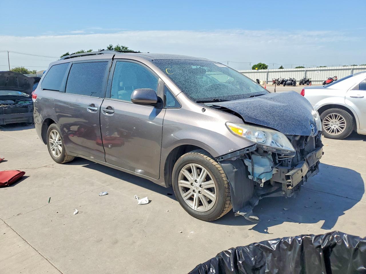 2013 Toyota Sienna Le - Фото 4