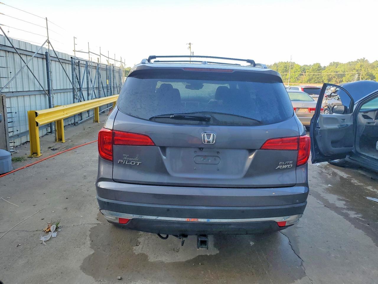 2017 Honda Pilot Elite - Фото 6