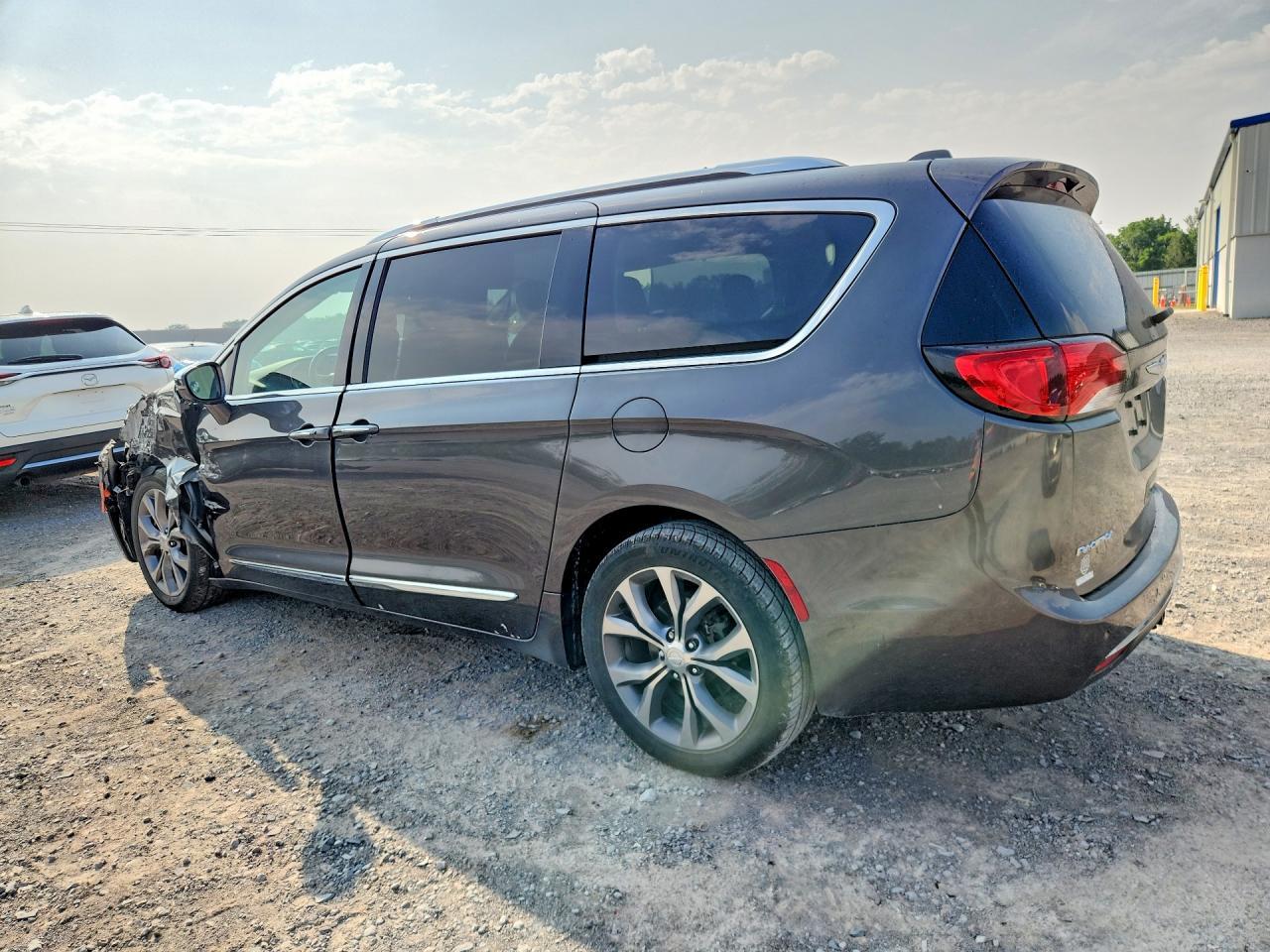2018 Chrysler Pacifica Limited - Фото 2